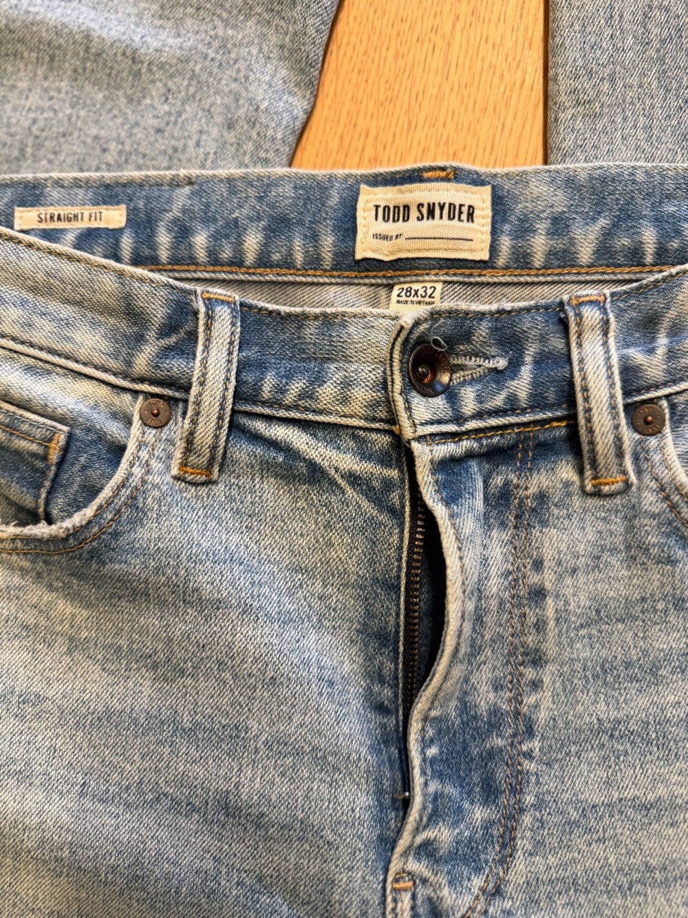 Todd Snyder VINTAGE STRAIGHT FIT STRETCH JEAN IN MID BLUE WASH